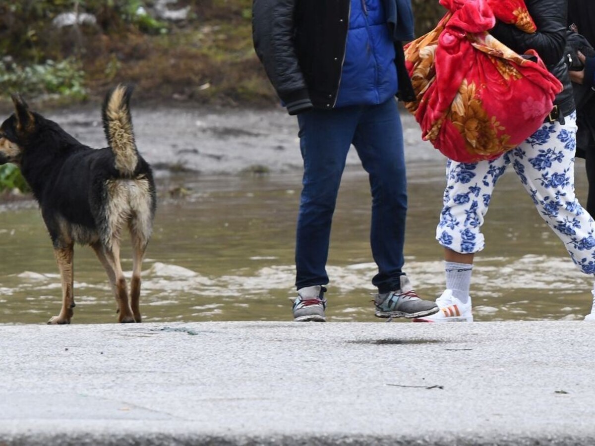 Ukrajinu sužujú dažde, zaplavilo aj rómsky tábor pri Slovensku