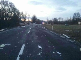 Na strednom Slovensku sa zrazili kamióny s autom, úsek uzavreli