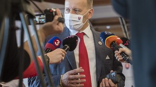 Poslednú schôdzu zvolali narýchlo, viacerí poslanci ju nestihli