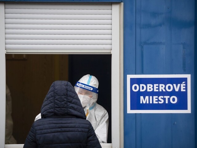 Vírus zabil vyše sto ľudí, nových nakazených je takmer tritisíc