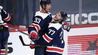 NHL: Chárov Washington tesne zdolal Islanders, rozhodol Schultz