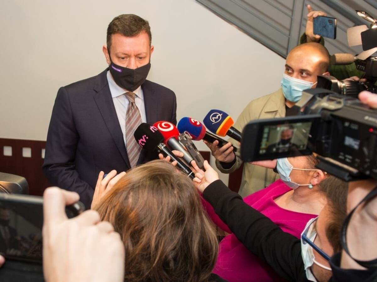 Ako to bolo s previerkou Lipšica? Krajniak nevolal, reaguje NBÚ