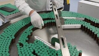 Budú vyrábať pre konkurenciu. Sanofi pomôže BioNTechu