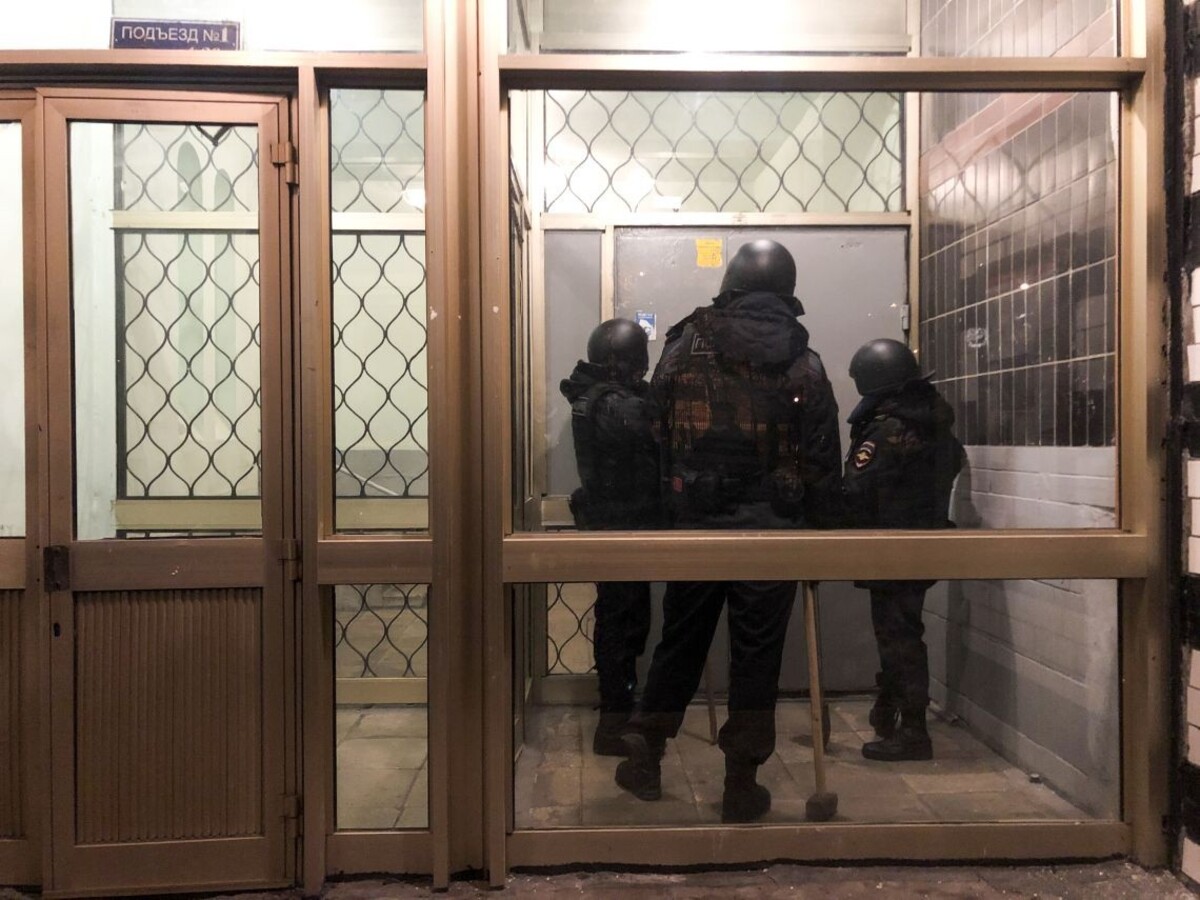 Zadržali brata Navaľného, polícia prehľadala i kanceláriu či štúdio