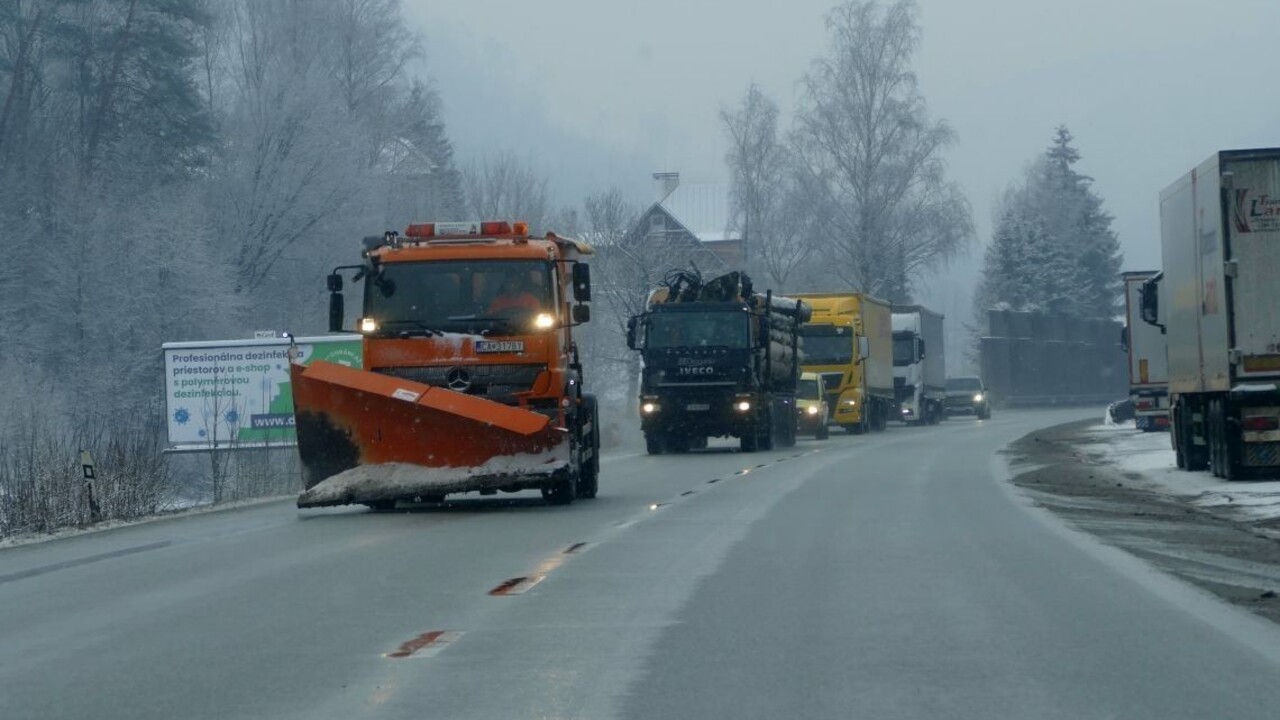 Pozor na poľadovicu, nízke teploty aj povodne, varujú meteorológovia