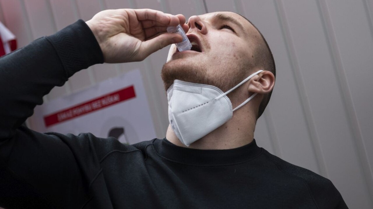 Sliny či žuvanie tampónu. Testujú nové spôsoby odberu vzoriek