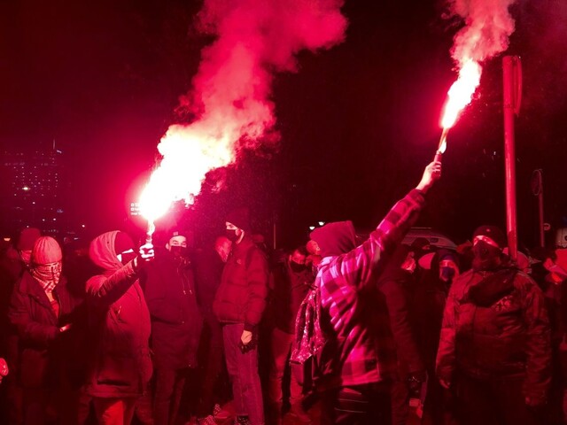 Protesty nabrali na sile, v Poľsku platí zákaz interrupcií