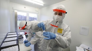 Česko sprísňuje opatrenia. Týkajú sa dovoleniek i služobných ciest