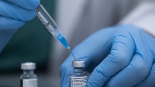 Lekári a sestry mali šok či kolaps po očkovaní? Ide o hoax