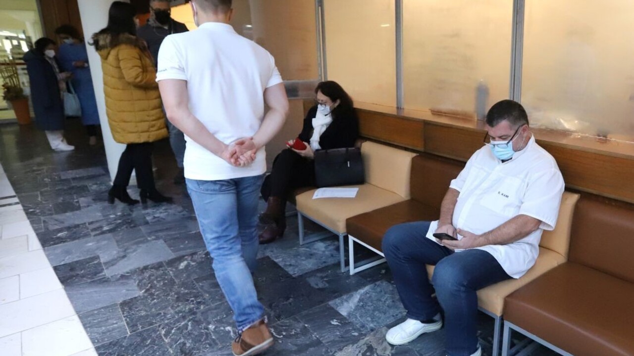 Zaočkujú aj náhradníkov. Dostaviť sa musia polhodinu od výzvy