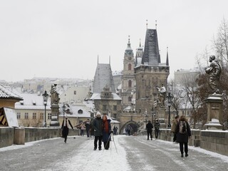 Česko sa uzatvára. Od polnoci sprísňuje pravidlá na hraniciach
