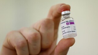 Distribúcia vakcín má začať skôr, AstraZeneca ich dodá viac