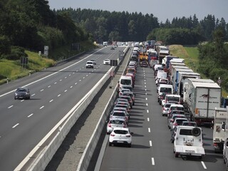 Diaľničná známka na rok 2020 už neplatí, dá sa kúpiť aj elektronicky