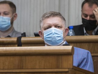 Fico znova býva v luxuse, byt mu prenajíma poslanec Smeru