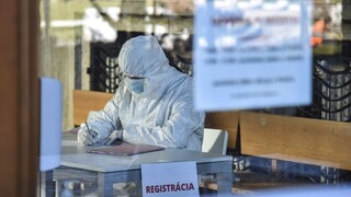 Tlak na nemocnice stúpa, hlásia nový rekord. Pribudli aj obete