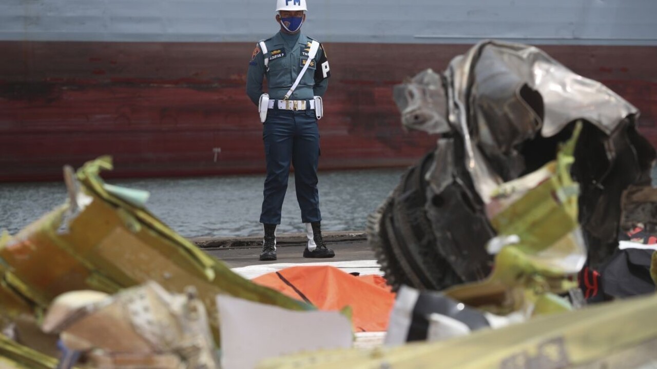 Indonézsku tragédiu vyšetrujú, časti boeingu poslali na analýzu
