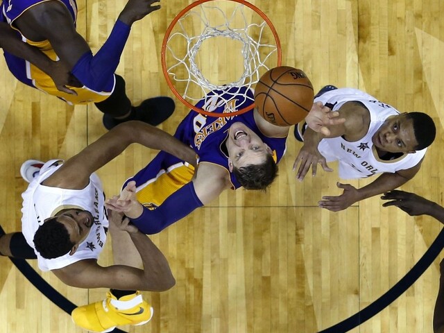 LA Lakers majú na konte už 16 výhier, porazili Atlanta Hawks