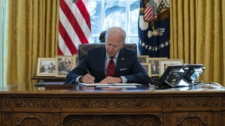Biden chce napraviť Trumpove chyby, preskúma azylovú politiku