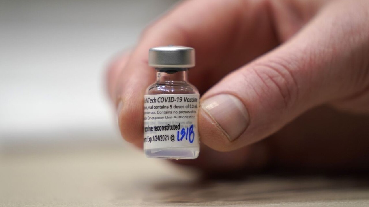 Variantov koronavírusu je už vyše 4000, výrobcovia vylepšujú vakcíny