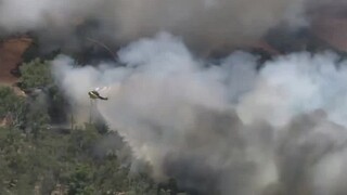 Požiar v Austrálii sa nedarí uhasiť, plamene zničili desiatky domov