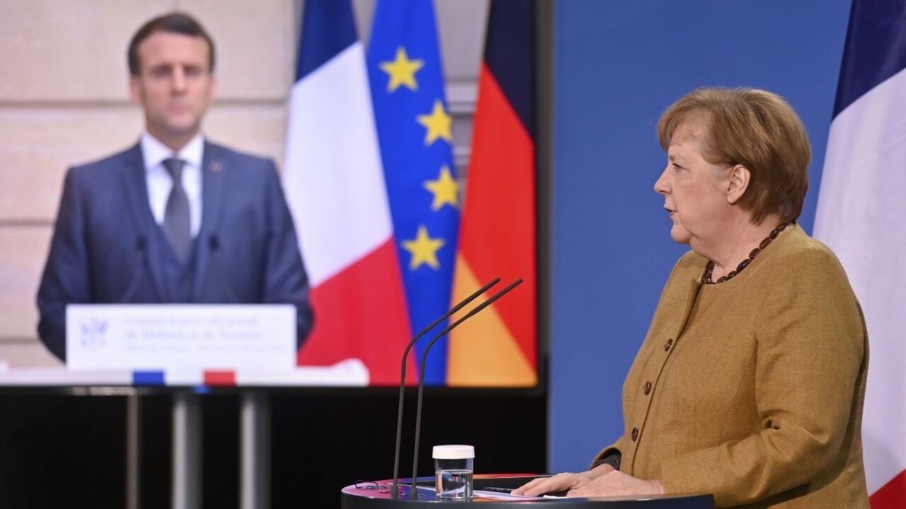 Merkelová a Macron stoja za očkovacou stratégiou EÚ