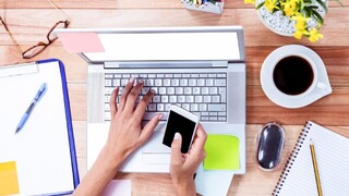 Takmer tretina firiem škrtala benefity, dôvodom je pandémia