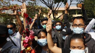 Protesty v Mjanmarsku pokračujú, solidaritu vyjadril aj pápež