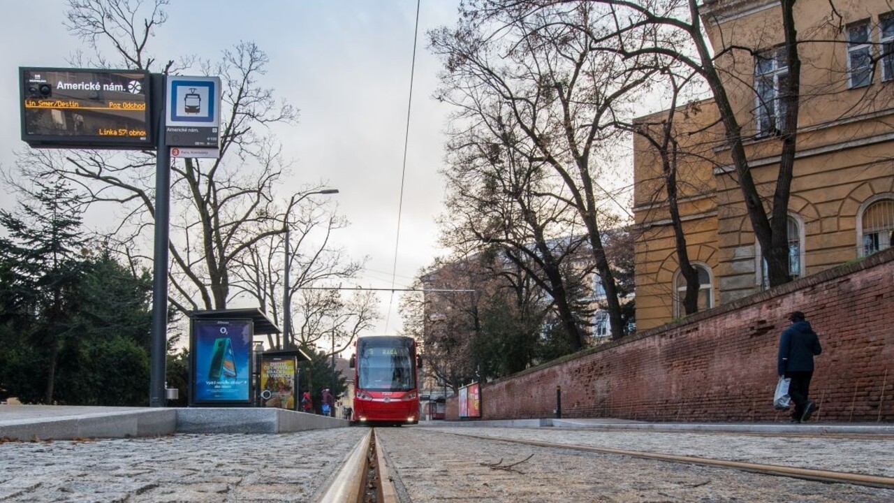 Cestujete v MHD? Ministerstvo zdravotníctva má pre vás odporúčanie