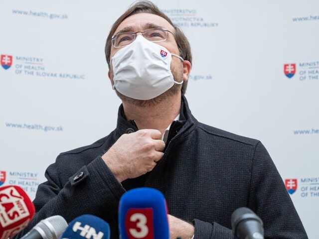 Zhoršuje sa to. Krajčí sa obáva škôl, zaočkujú tisícky učiteľov