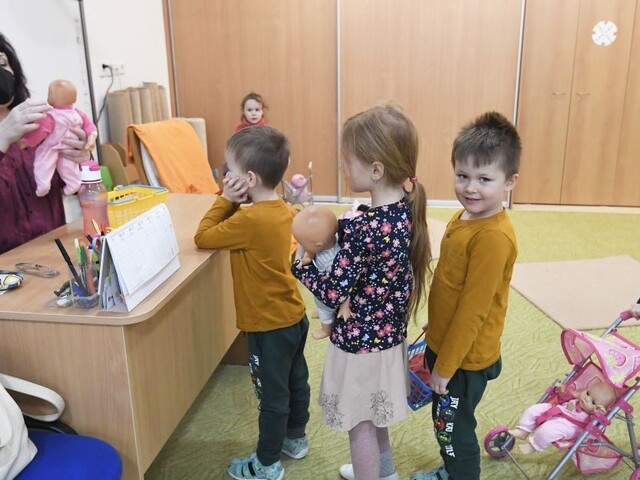 Učiteľov budú očkovať cez víkendy, vakcínu nedostanú všetci