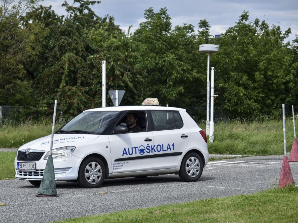 Autoškoly čoskoro povolia praktickú výučbu, avizoval Doležal