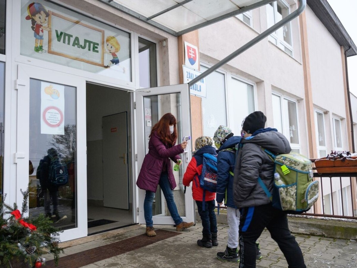Učitelia majú o očkovanie záujem, chýbajú im však informácie
