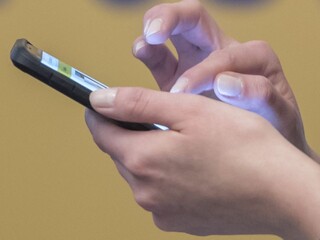 mobil internet smartfón ilu 1140px (TASR/Martin Baumann)