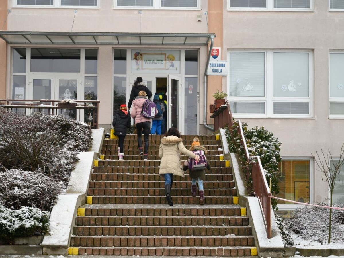 Všetky bratislavské školy idú od pondelka podľa Covid automatu