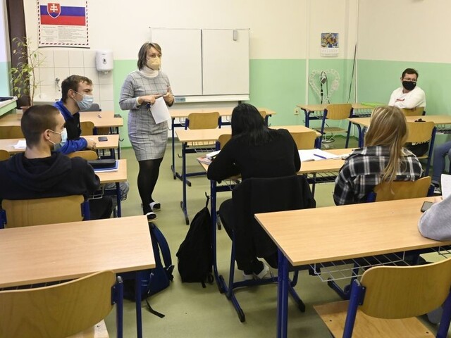 Učitelia sa dočkali. Toto sú detaily očkovania