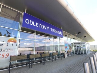 Civilné lety zo Sliača nekončia, potvrdili to Doležal aj Naď