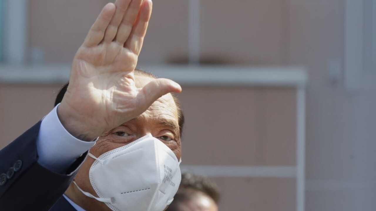 Bývalý taliansky premiér Berlusconi strávil noc v nemocnici