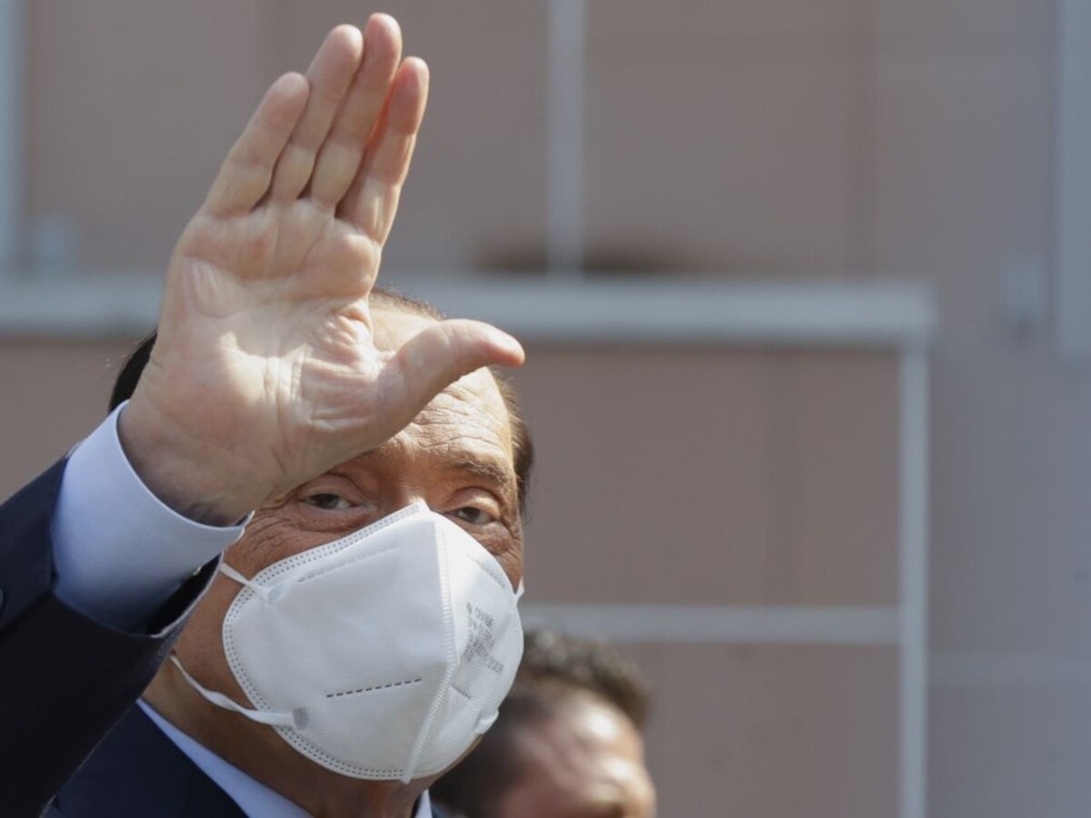 Bývalý taliansky premiér Berlusconi strávil noc v nemocnici