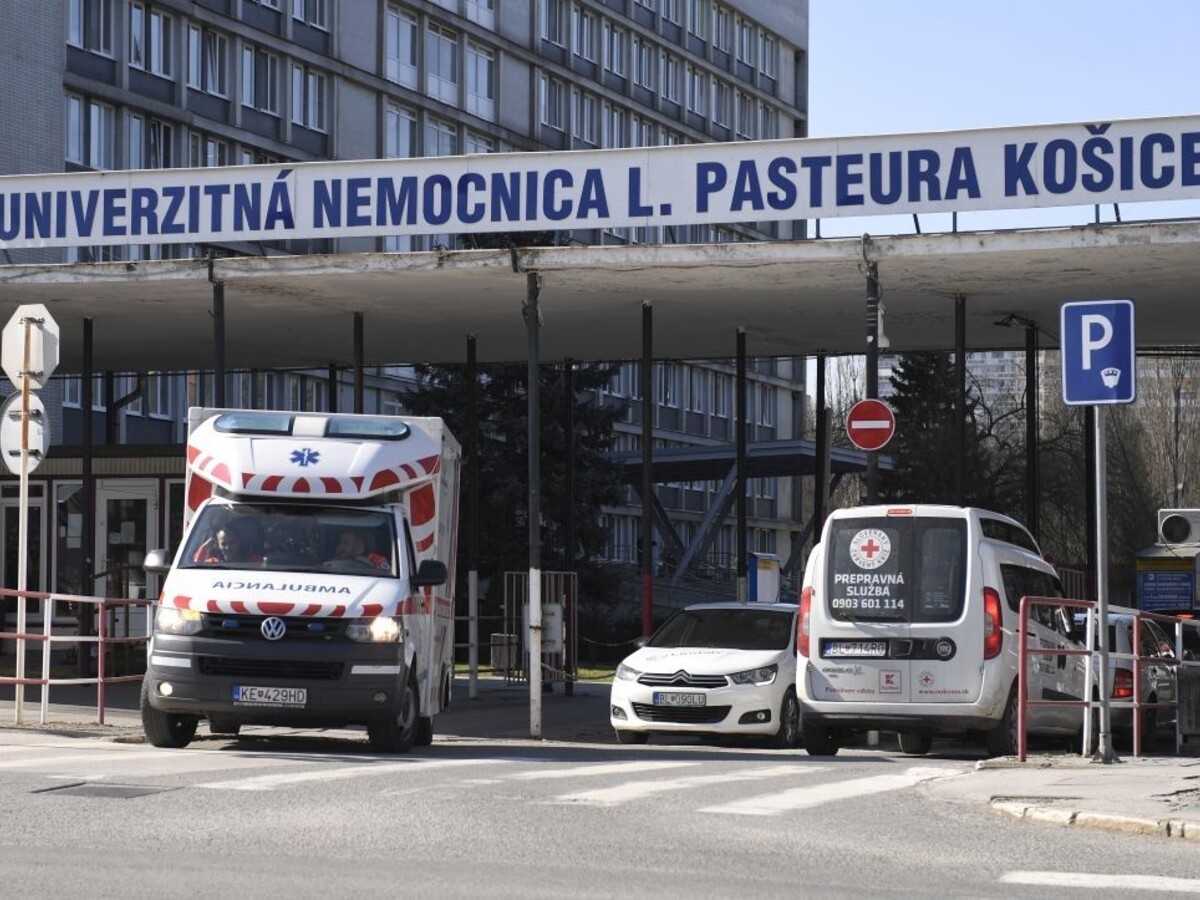 V košickej nemocnici úraduje britská mutácia. Pacientov pribúda