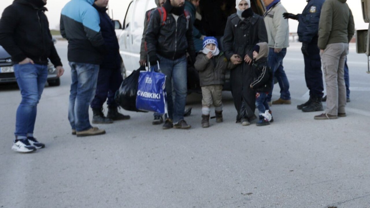 Pri zásahu proti migrantom zabili dieťa. Rodičom dali trvalý pobyt