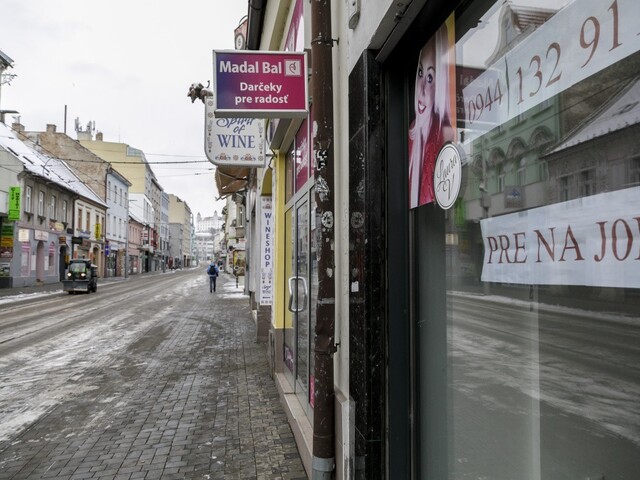 Koronakríza pokazila biznis najmä v odvetví služieb, firmy prepúšťajú