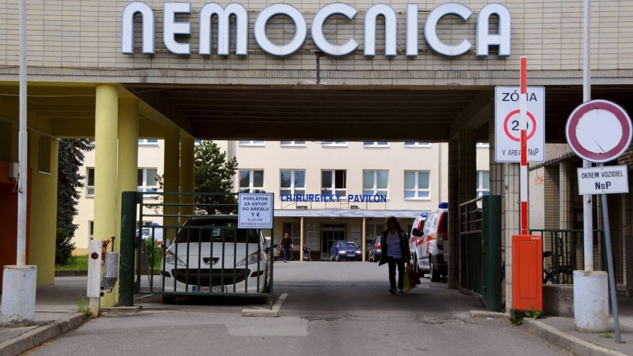 Zvolenská nemocnica ide z posledných síl. Chorých je veľa, personálu málo