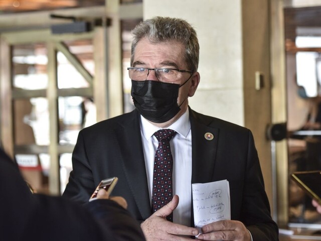 S Mičovským nesúhlasia. Dotácia môže vyvolať napätie