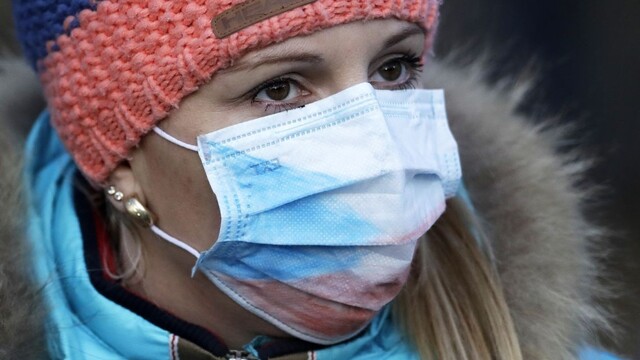 Dve sú lepšie než jedno. Vedci skúmali, ako fungujú rúška