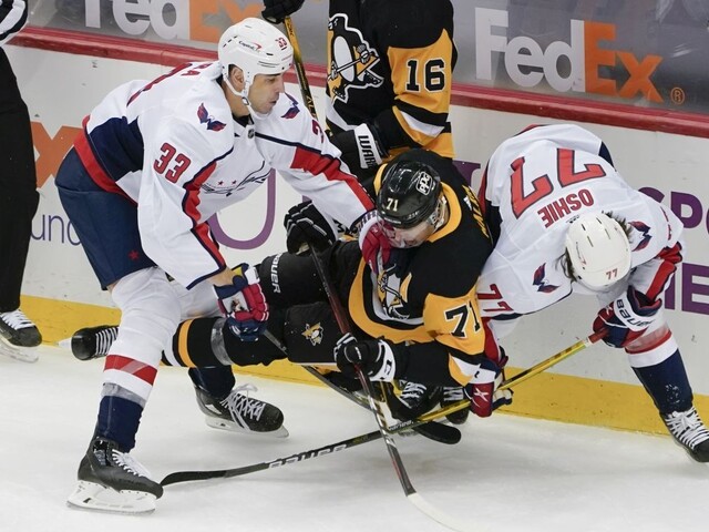 NHL: Chára strieľal, brankára ohrozil aj Pánik. Washington nebodoval