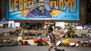 Vyšetrujú valentínku s Floydom, ktorá kolovala medzi policajtmi