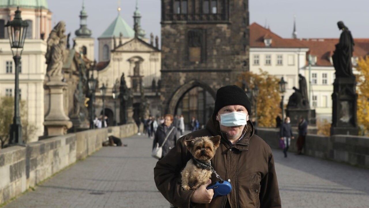 V Česku rastie počet nových nakazených, vírus sa šíri rýchlejšie