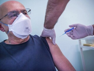 Maďarsko má už päť druhov vakcín, dorazila aj zásielka z Číny