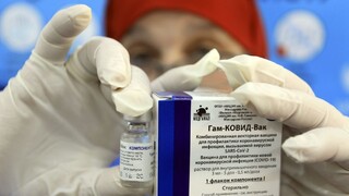 Naše vakcíny chránia aj pred britskými mutáciami, tvrdí Rusko