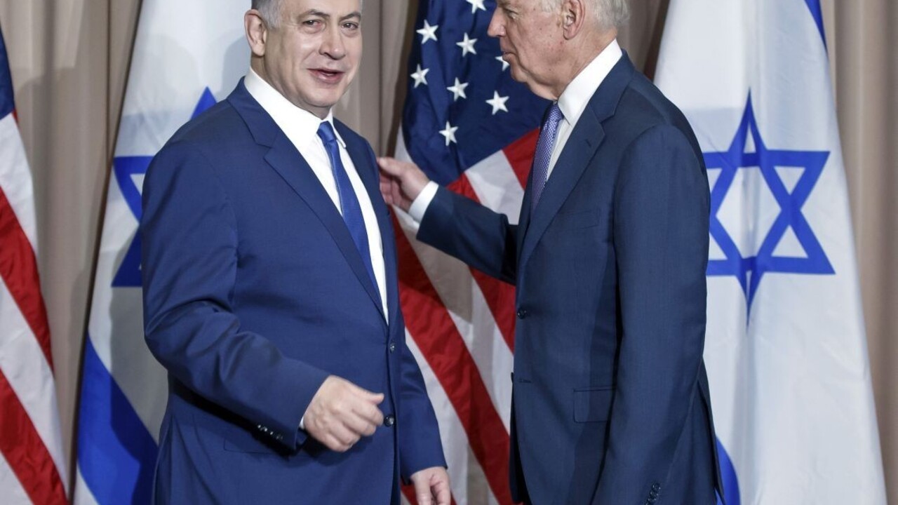 Neobvyklé. Biden volal s Netanjahuom, s telefonátom si dal načas